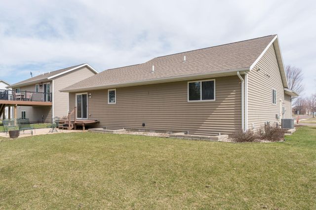 200 Foxfire Drive, Mankato, MN 56001