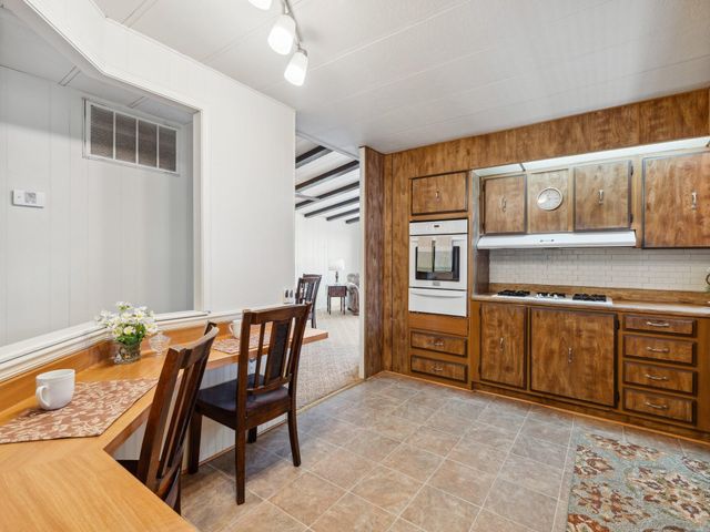 2627 W Midvalley Avenue 30, Visalia, CA 93277