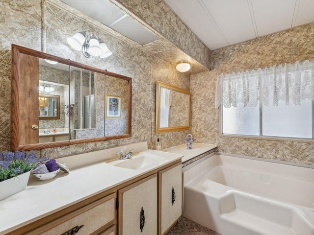2627 W Midvalley Avenue 30, Visalia, CA 93277