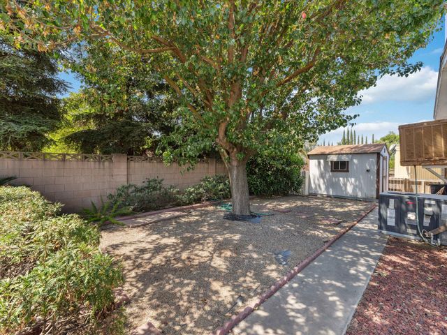 2627 W Midvalley Avenue 30, Visalia, CA 93277