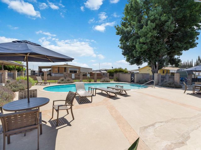 2627 W Midvalley Avenue 30, Visalia, CA 93277