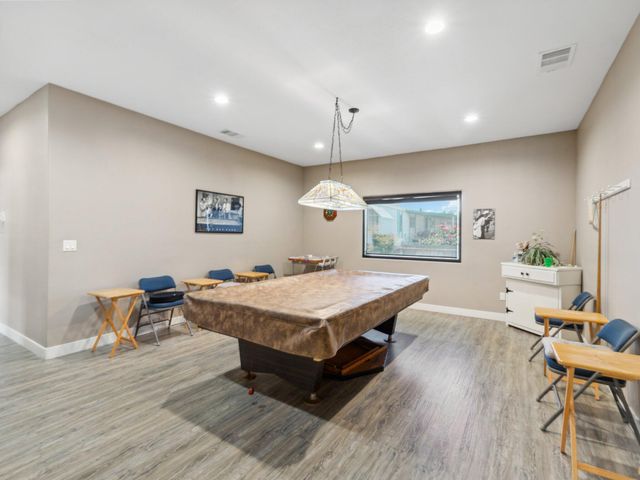 2627 W Midvalley Avenue 30, Visalia, CA 93277