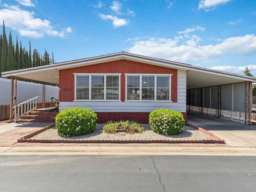 2627 W Midvalley Avenue 30, Visalia, CA 93277