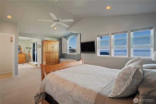 8189 Whidbey Drive, Clinton, WA 98236