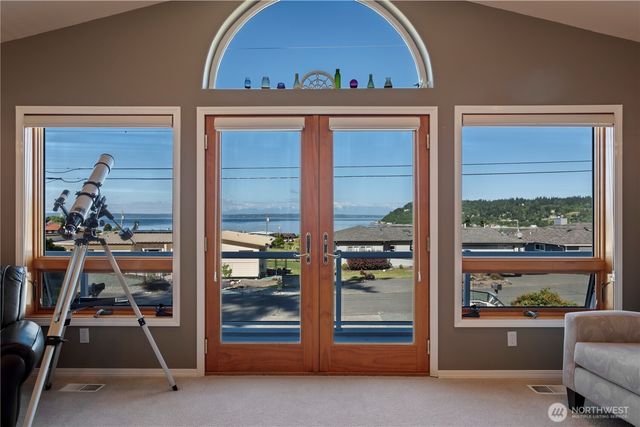 8189 Whidbey Drive, Clinton, WA 98236