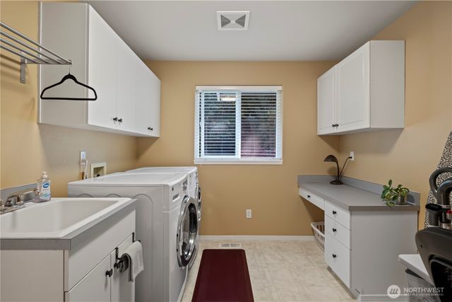 8189 Whidbey Drive, Clinton, WA 98236