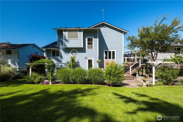 8189 Whidbey Drive, Clinton, WA 98236