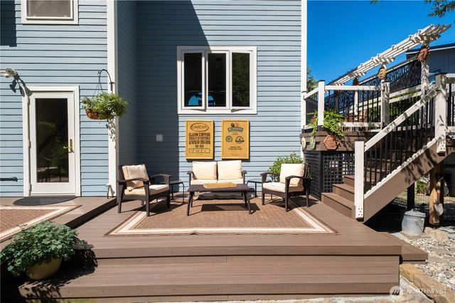 8189 Whidbey Drive, Clinton, WA 98236