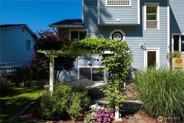 8189 Whidbey Drive, Clinton, WA 98236