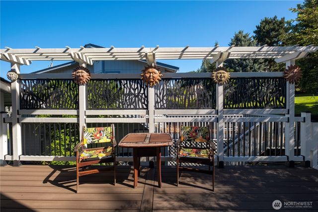 8189 Whidbey Drive, Clinton, WA 98236