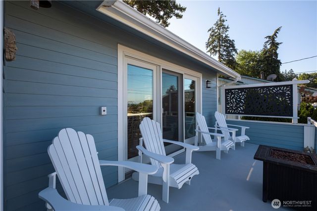 8189 Whidbey Drive, Clinton, WA 98236