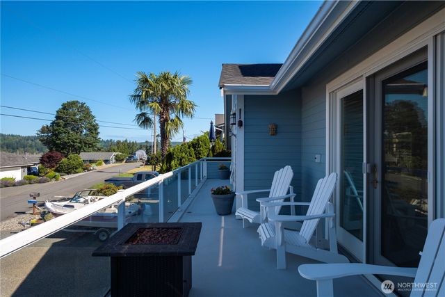 8189 Whidbey Drive, Clinton, WA 98236