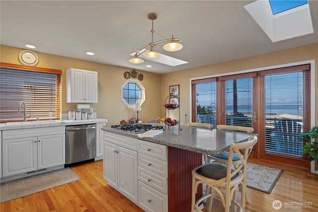 8189 Whidbey Drive, Clinton, WA 98236