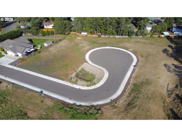 1070 PARK Pl, Coos Bay, OR 97420