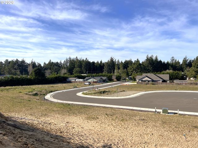 1070 PARK Pl, Coos Bay, OR 97420