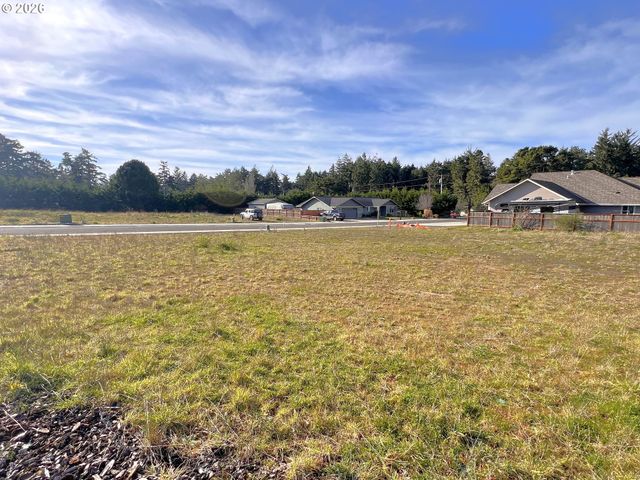 1070 PARK Pl, Coos Bay, OR 97420