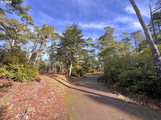 1070 PARK Pl, Coos Bay, OR 97420