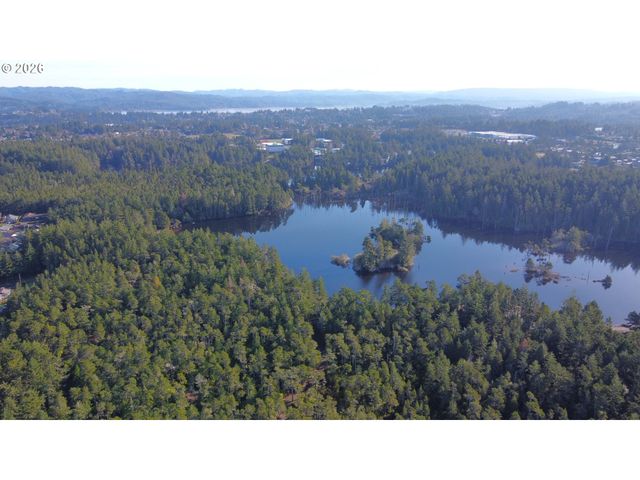 1070 PARK Pl, Coos Bay, OR 97420