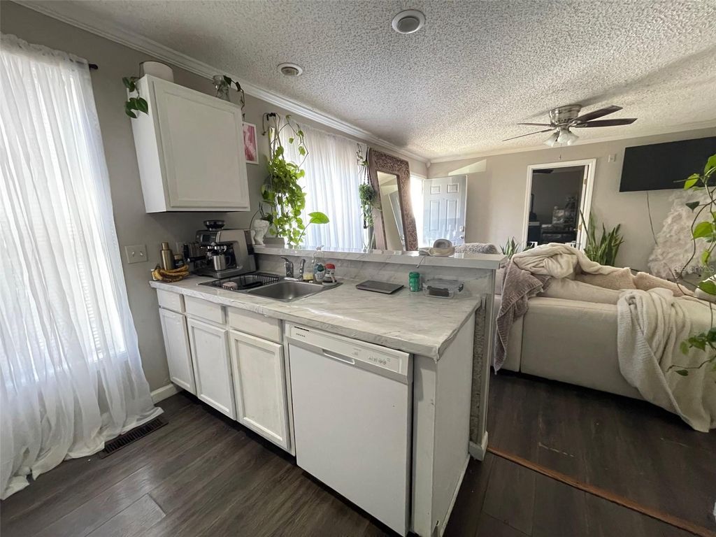 Image 9 of property listing at 2905 SW ARCHER ROAD S4022, Gainesville, FL 32608