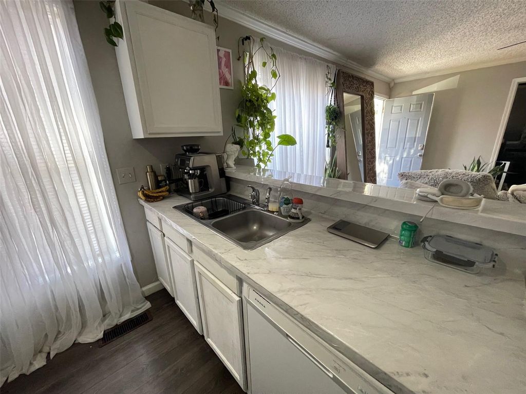 Image 10 of property listing at 2905 SW ARCHER ROAD S4022, Gainesville, FL 32608