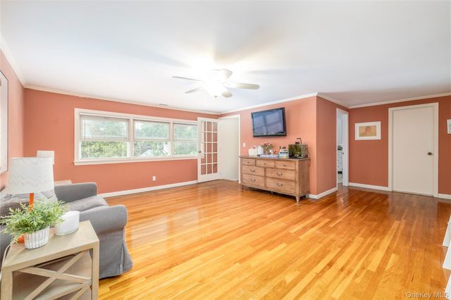 6 Blenheim Court, Rockville Centre, NY 11570