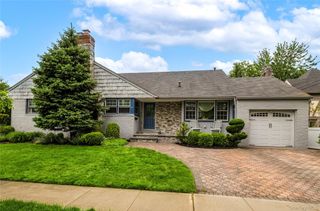 6 Blenheim Court, Rockville Centre, NY 11570