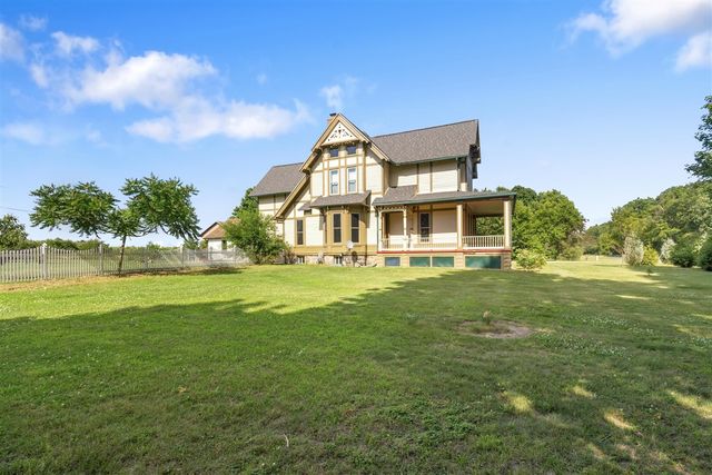 42304 W Red Arrow Highway, Paw Paw, MI 49079