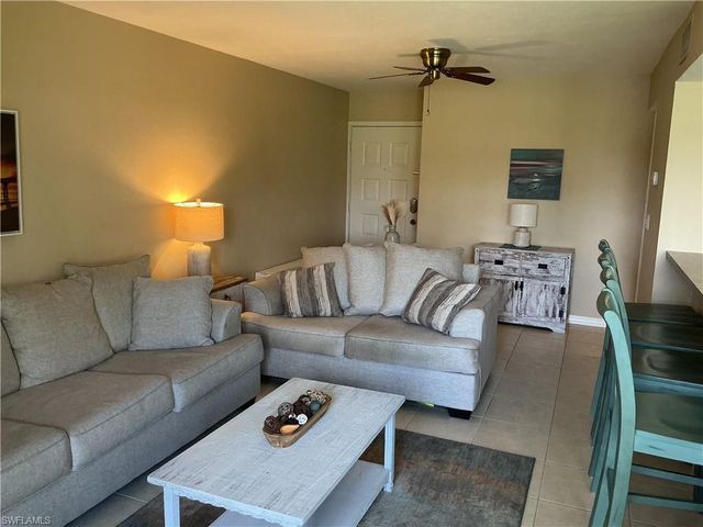5550 Trailwinds DR 615, Fort Myers, FL 33907