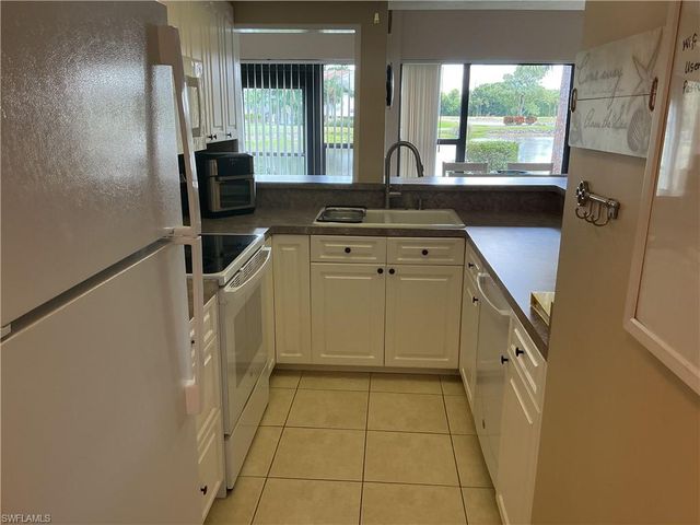 5550 Trailwinds DR 615, Fort Myers, FL 33907