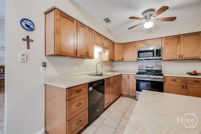 8 White Pine Court, Savannah, GA 31406