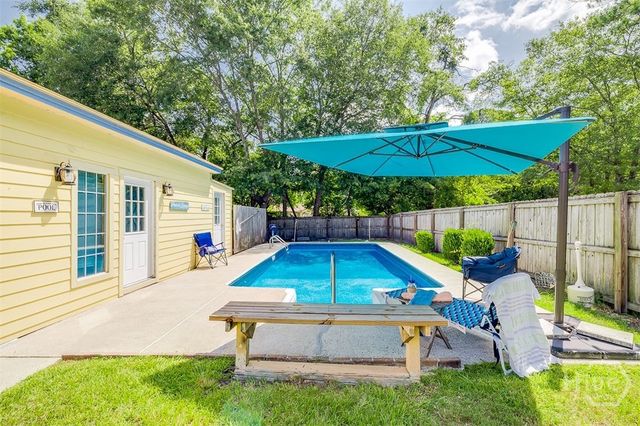8 White Pine Court, Savannah, GA 31406