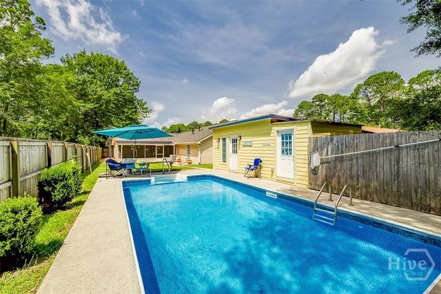 8 White Pine Court, Savannah, GA 31406