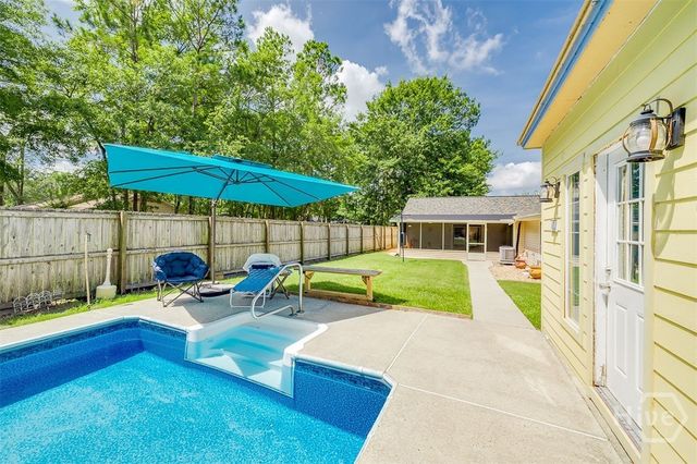 8 White Pine Court, Savannah, GA 31406