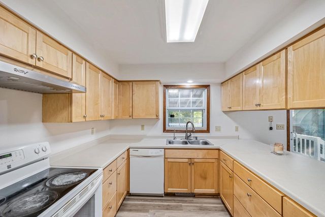 6908 W Marine COURT, Milwaukee, WI 53223