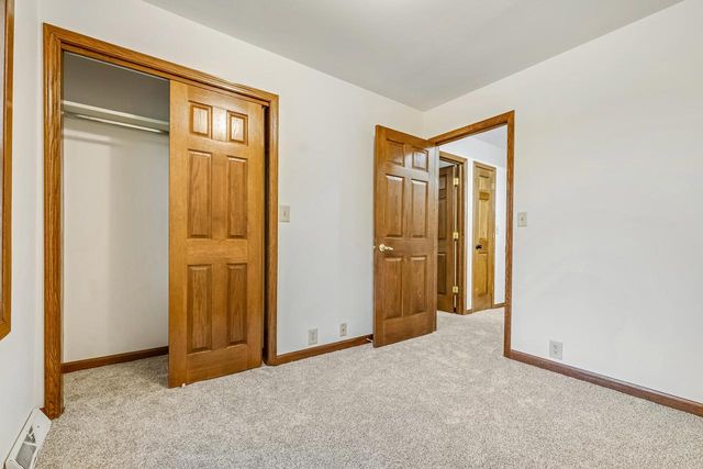 6908 W Marine COURT, Milwaukee, WI 53223