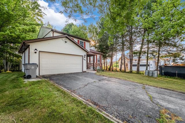 6908 W Marine COURT, Milwaukee, WI 53223