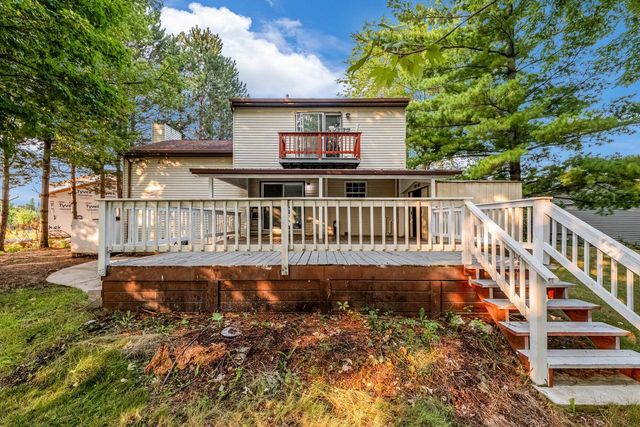 6908 W Marine COURT, Milwaukee, WI 53223