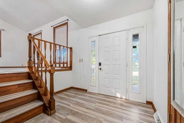 6908 W Marine COURT, Milwaukee, WI 53223