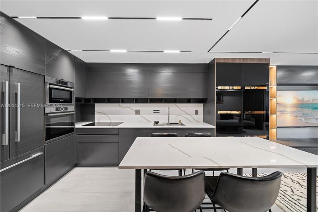 2301 Collins Avenue 432, Miami Beach, FL 33139
