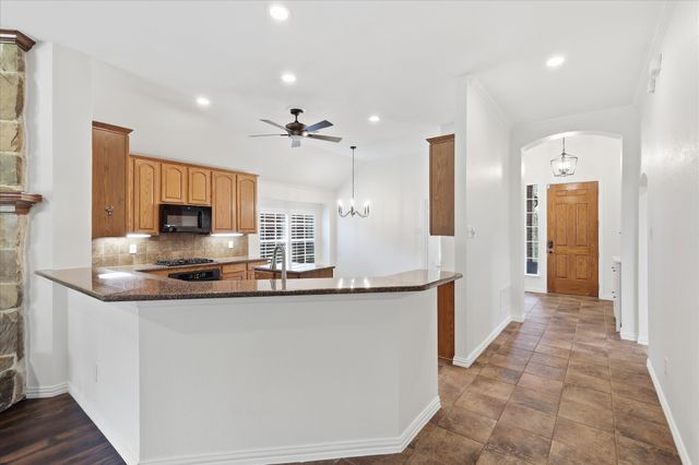 8210 Carter Street, Lantana, TX 76226