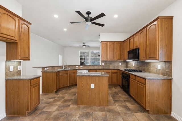 8210 Carter Street, Lantana, TX 76226