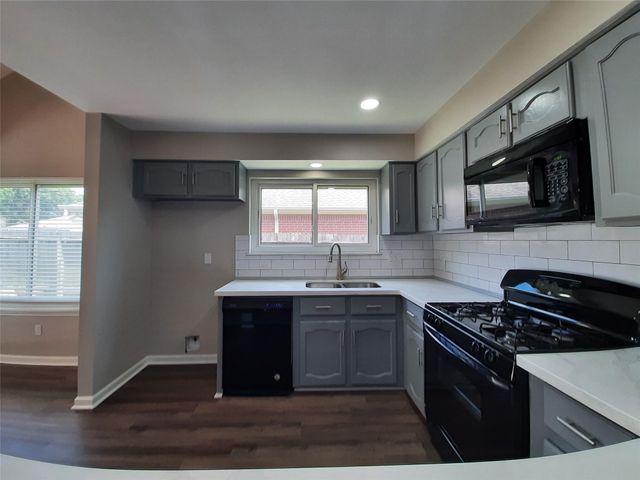 8406 Woodland Willows Drive, Houston, TX 77083