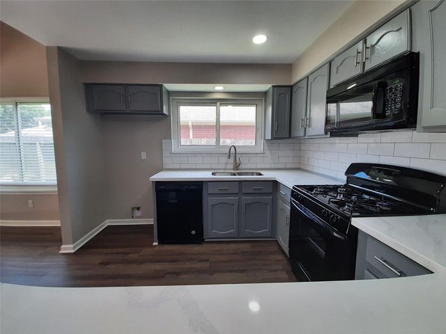 8406 Woodland Willows Drive, Houston, TX 77083