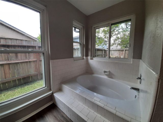 8406 Woodland Willows Drive, Houston, TX 77083