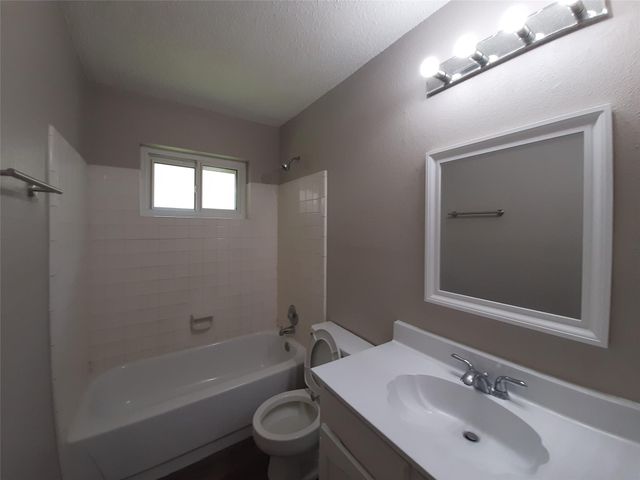 8406 Woodland Willows Drive, Houston, TX 77083