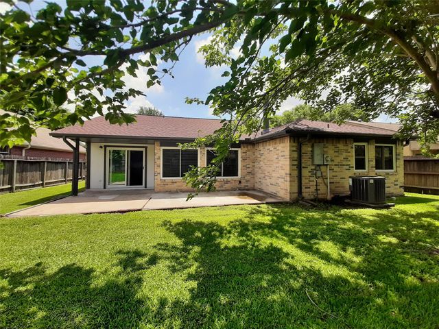 8406 Woodland Willows Drive, Houston, TX 77083