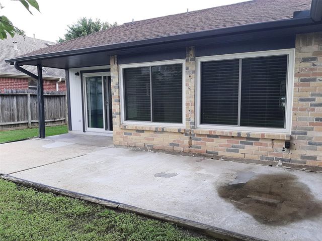 8406 Woodland Willows Drive, Houston, TX 77083