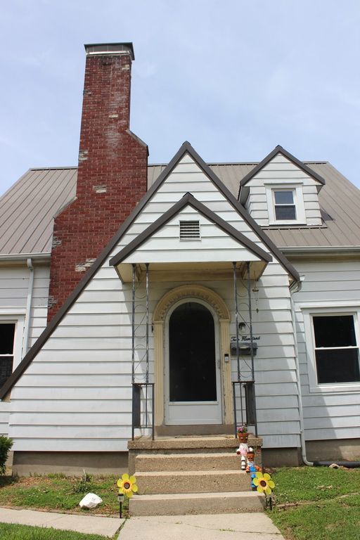 Image 2 of property listing at 200 E Bennett Street E, Salem, IL 62881
