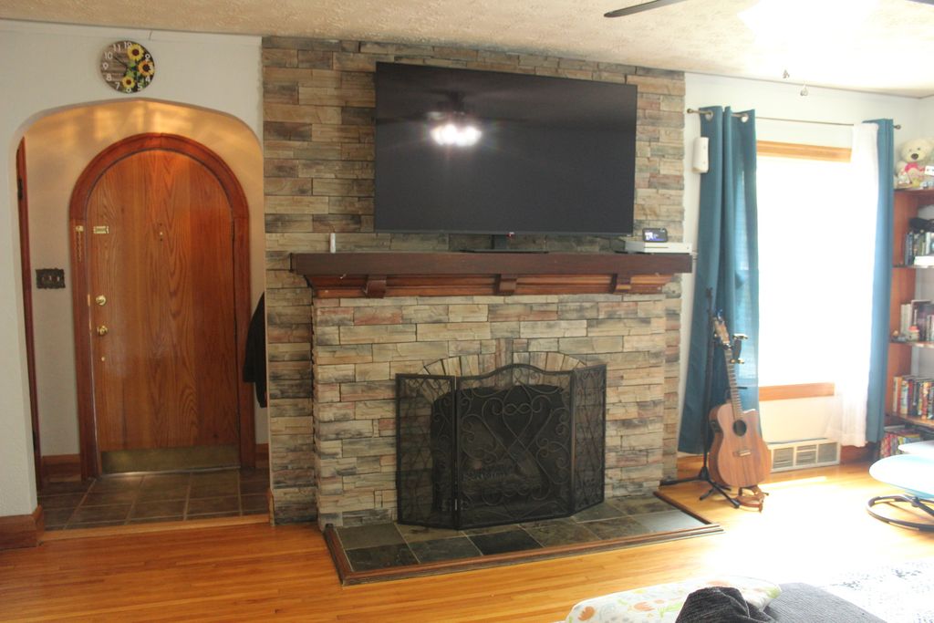 Image 11 of property listing at 200 E Bennett Street E, Salem, IL 62881