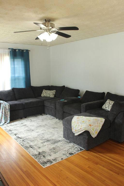 Image 13 of property listing at 200 E Bennett Street E, Salem, IL 62881